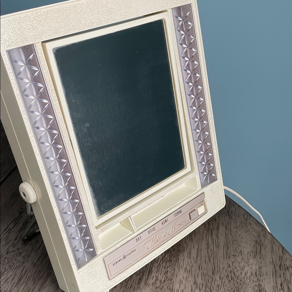 Vintage GE Lighted Make-up Mirror